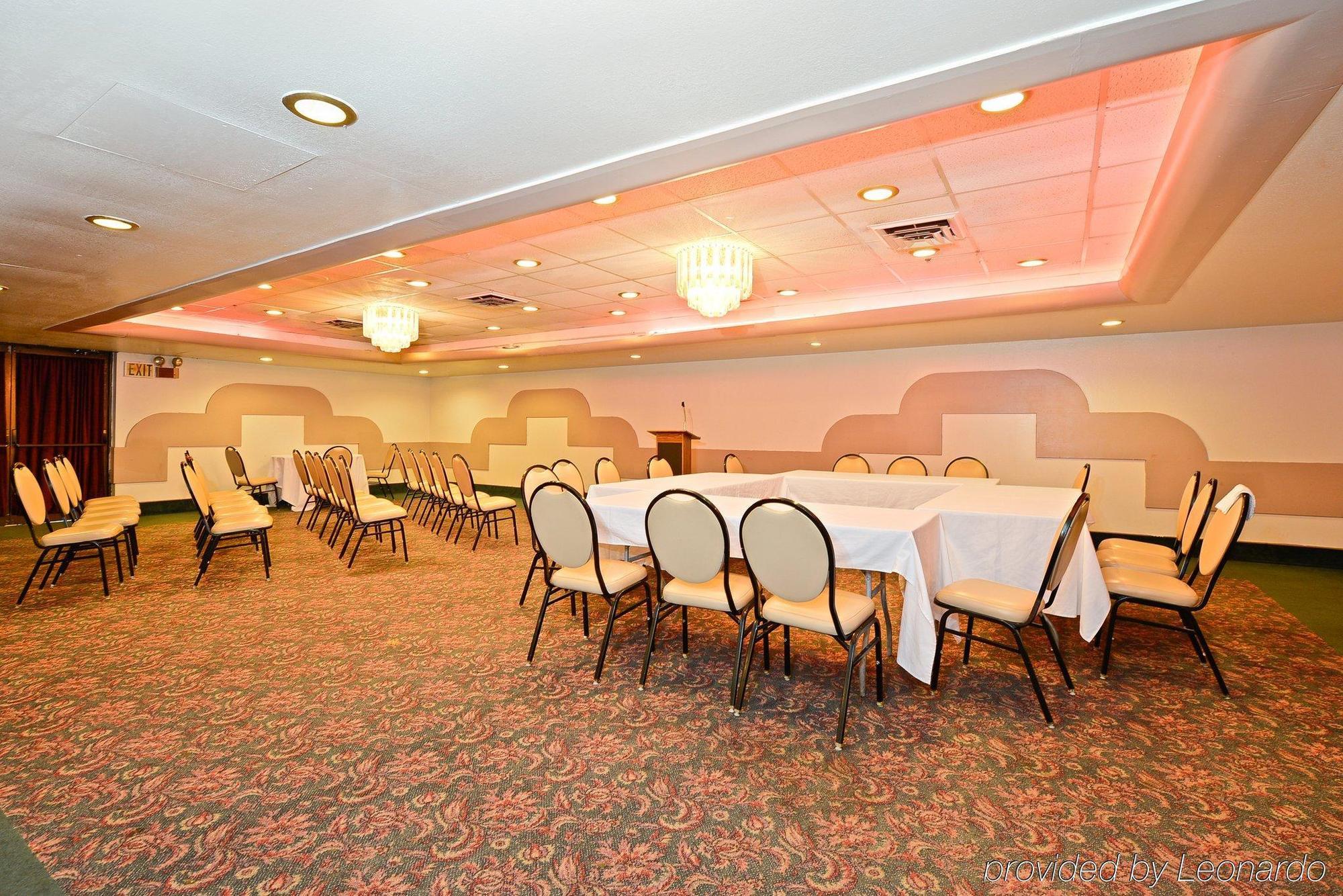 Howard Johnson By Wyndham Saint Joseph Benton Harbor Business foto